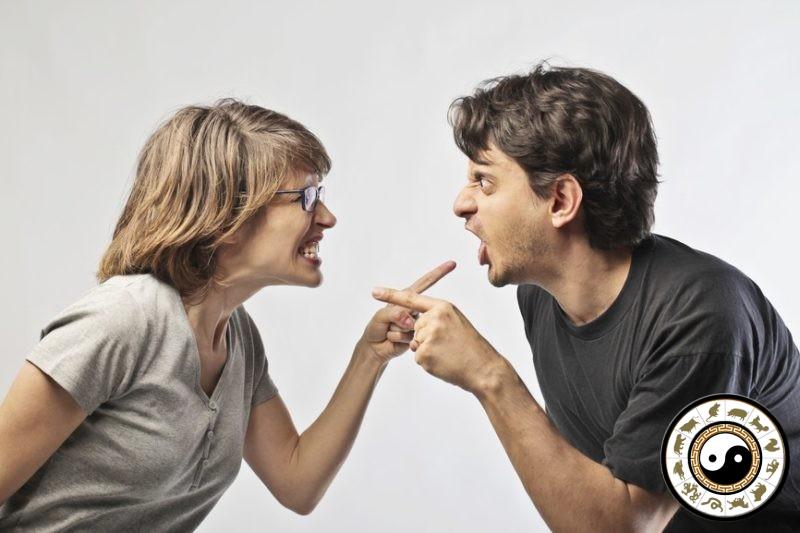 Mộng mình đang cãi nhau với bạn cũ